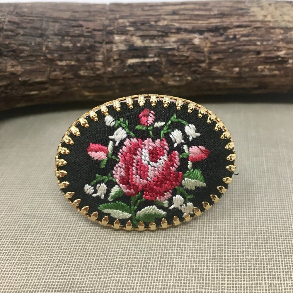 Expandable Oval Petit Point Needlework Red Rose on Black Gold Tone Bezel Ring
